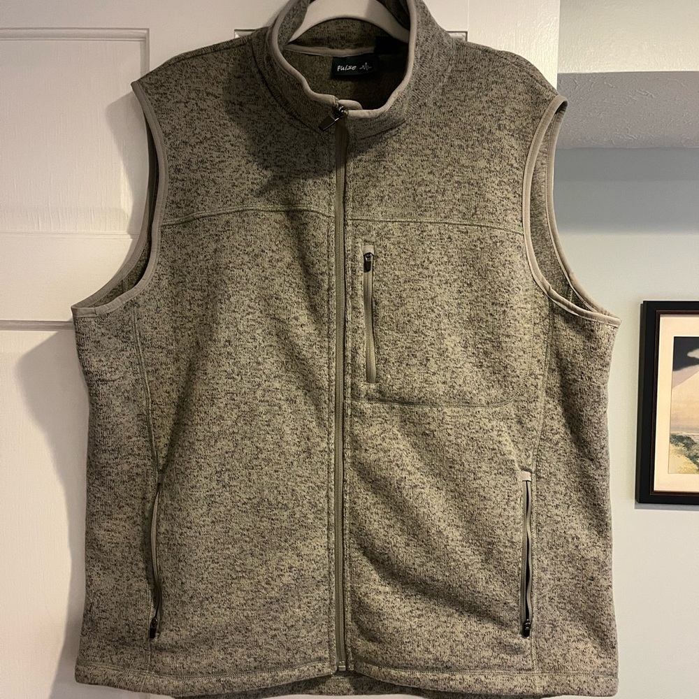 Pulse Men's Gray Fleece Vest NWT